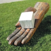 MĚSTO DAČICE: Jedna ze soch na téma první kostka cukru na světě