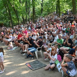 OBEC HLÍNA: Obecenstvo divadla