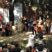 OBEC HLÍNA: Divadelní představení v přírodě