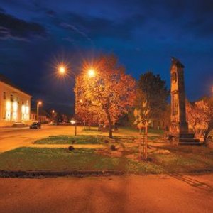 OBEC ŠARATICE: Obecní úřad - Náves