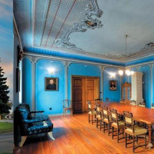 OBEC ŠARATICE: Fara ŘKF / Modrý salónek