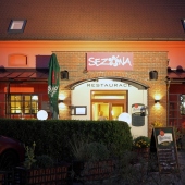 HOTEL CHVALSKÁ TVRZ: -