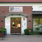 HOTEL CHVALSKÁ TVRZ: -