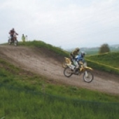 OBEC KRÁSNÝ DVŮR: Motokros ve Vysokých Třebušicích