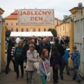 OBEC KRÁSNÝ DVŮR: Jablečný den - podzimní slavnost úrody