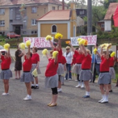 OBEC KRÁSNÝ DVŮR: Mažoretky na oslavách 1. máje