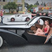 MĚSTO PŘIBYSLAV: Historická vozidla na Bechyňově nám. v rámci závodu 1000 mil Československých, autor: M.Omes