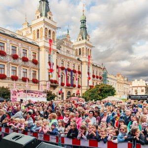 MĚSTO PARDUBICE: Pernštýnské náměstí - radnice