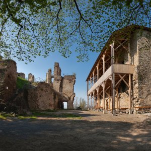 MĚSTO LUŽE: Hrad Košumberk