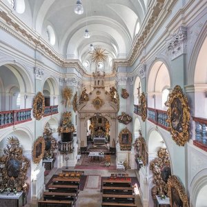 MĚSTO LUŽE: Interiér poutního chrámu