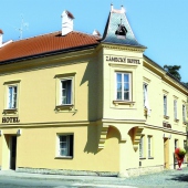 ZÁMECKÝ HOTEL LEDNICE: -