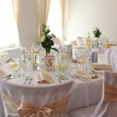 ZÁMECKÝ HOTEL LEDNICE: -