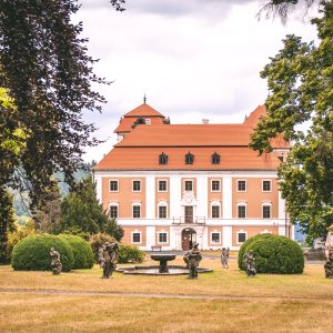 KARLOVARSKÝ KRAJ: Zámek Valeč