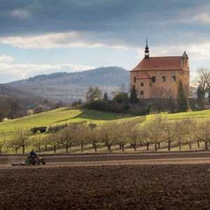OBEC VELEMÍN: Kostel v Milešově