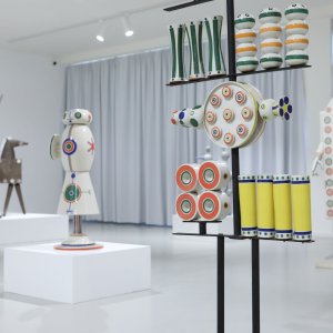 ALŠOVA JIHOČESKÁ GALERIE: Výstava Pravoslava Rady - Oživený předmět v Mezinárodním muzeu keramiky v Bechyni