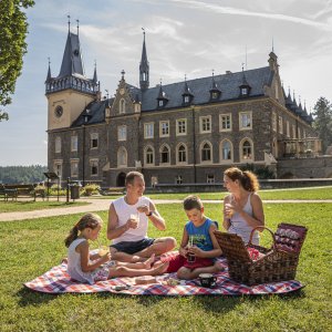 MĚSTO ZRUČ NAD SÁZAVOU: -