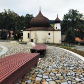 MĚSTO ŽELEZNÁ RUDA: Železnorudské náměstí s barokním kostelem