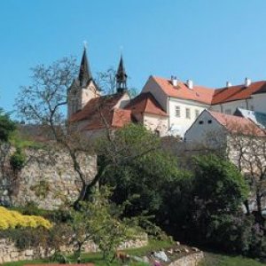 CHVALSKÝ ZÁMEK: Pohled na zámek