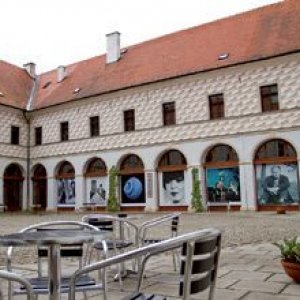 MUZEUM FOTOGRAFIE A MODERNÍCH OBRAZOVÝCH MÉDIÍ