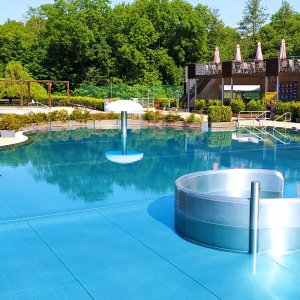 AREÁL FLOŠNA HRADEC KRÁLOVÉ: -