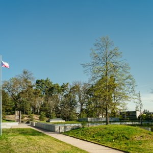 PAMÁTNÍK ZÁMEČEK PARDUBICE: Pietní území Památníku Zámeček Pardubice. Foto Michal Král