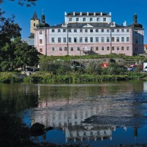 Středočeský kraj: Barokní zámek, Kácov